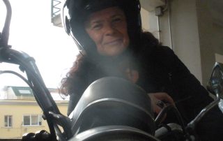 Simonetta sulla moto